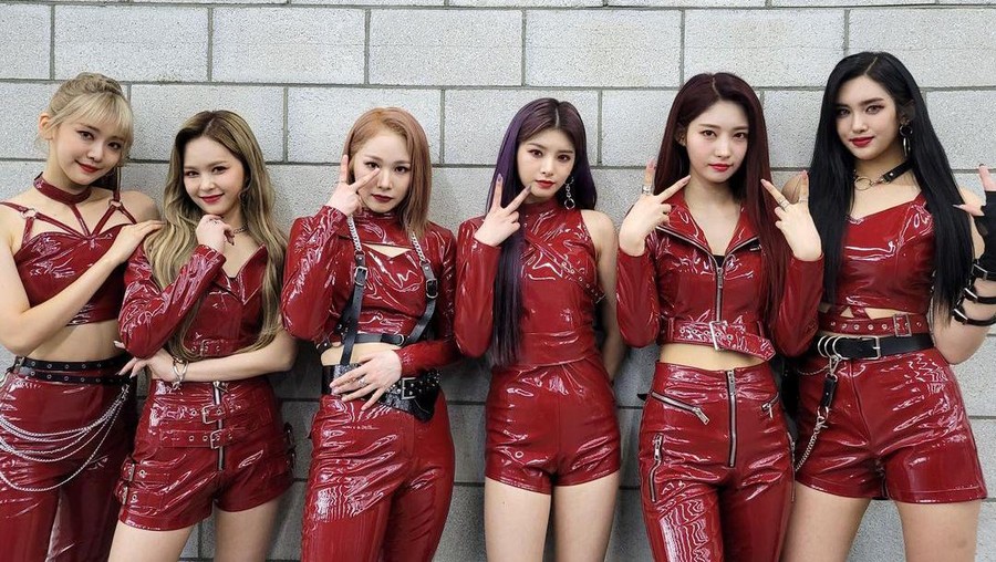 Foto Yiren dan Sihyeon EVERGLOW Foto Yiren dan Sihyeon EVERGLOW