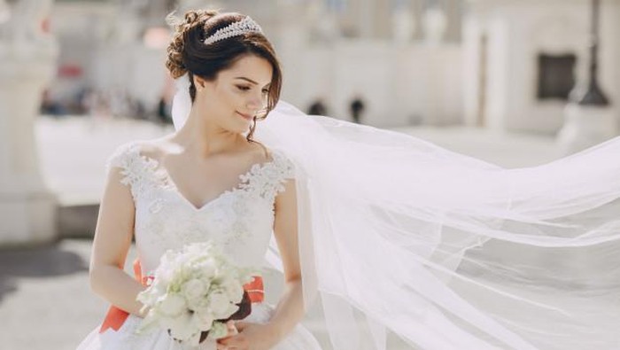 Ingin Tampil Natural di Hari Pernikahan? Intip Inspirasi Makeup Natural Ini!