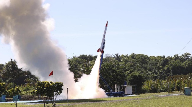 LAPAN mengakui sempat melakukan pertemuan dengan perwakilan SpaceX membahas bandar antariksa di Biak, Papua.