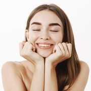 Manfaat Niacinamide yang Perlu Kamu Ketahui Untuk Kulit Glowing