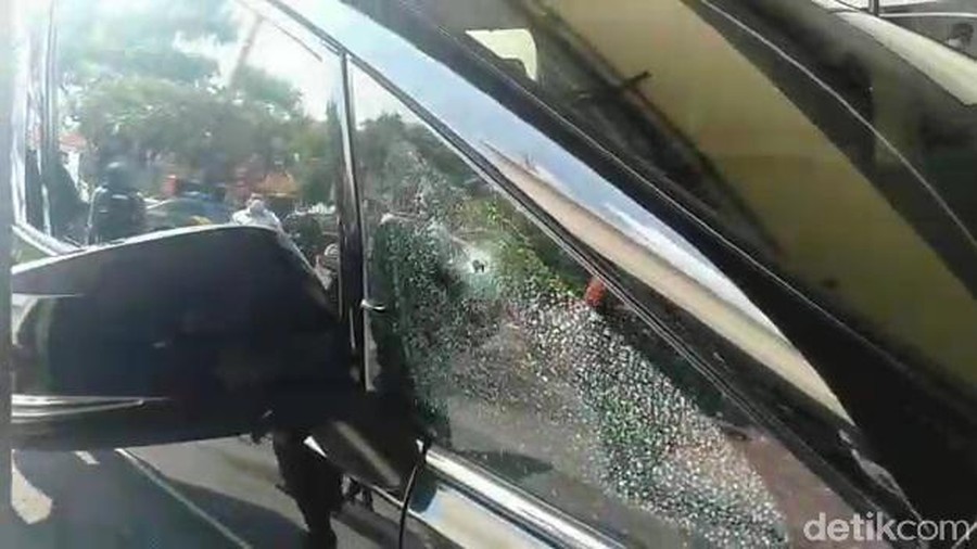 Mobil bos pabrik tekstil yang ditembaki di Solo, Rabu (2/12/2020).