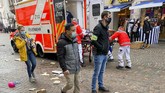 FOTO: Mobil Tabrak Pejalan Kaki di Jerman, 5 Orang Tewas Sedikitnya lima orang, termasuk satu bayi tewas dalam insiden mobil yang menabrak jalur pejalan kaki di Trier, Jerman pada Selasa (1/12).