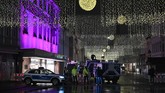 FOTO: Mobil Tabrak Pejalan Kaki di Jerman, 5 Orang Tewas Sedikitnya lima orang, termasuk satu bayi tewas dalam insiden mobil yang menabrak jalur pejalan kaki di Trier, Jerman pada Selasa (1/12).