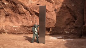 Tugu Logam Misterius Muncul di Belanda