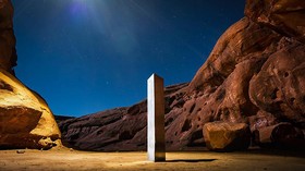 Tugu Logam Misterius ke-3 Nongol di Puncak Gunung California