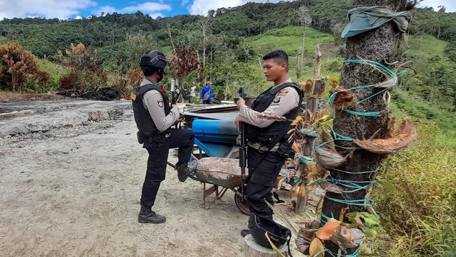 Polisi masih memburu empat buron teroris Poso pasca kematian pimpinan Mujahidin Indonesia Timur (MIT) Ali Kalora.
