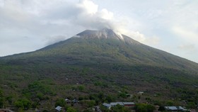 Gunung Ili Lewotolok Diguncang 41 Gempa Letusan