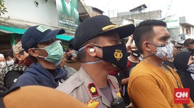 Dikawal Brimob, Polisi Tembus Rumah Rizieq Antarkan Surat