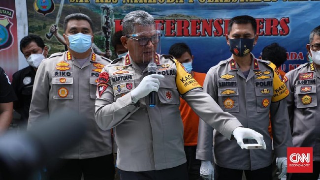 Kasat Narkoba Polres Pematangsiantar AKP David Sinaga dicopot dari jabatannya usai video yang memperlihatkannya sedang 'tinggi' viral.