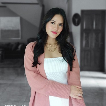 Foto Cantik Raisa yang Selalu Tampil Anggun Meski Jadi Ibu Rumah Tangga