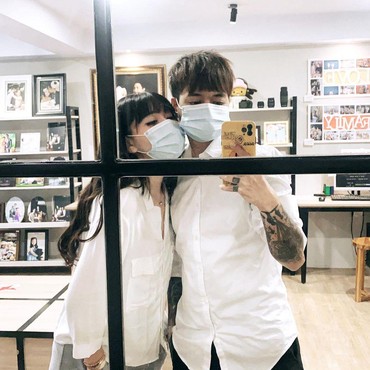 Reza Arap Akhirnya Pamer Pas Foto Nikah dengan Calon Istri