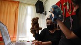 FOTO: Di Balik Pembuatan Video Sekolah Online di Yunani Usai lonjakan kasus, Yunani menerapkan sekolah online untuk mencegah Covid-19. Para guru lantas menyiarkan pelajaran lewat siaran TV, seperti apa prosesnya?