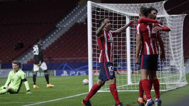 Separuh musim berjalan, Atletico Madrid jadi kandidat terkuat untuk juara La Liga musim ini, mengungguli Barcelona dan Real Madrid.