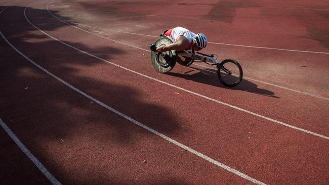 Desainer Didiet Maulana, lewat IKAT Indonesia, ikut merancang kostum kontingen Indonesia untuk Paralimpiade Paris 2024. Desain yang dihadirkan sarat makna.