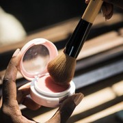 6 Warna Blush On yang Cocok untuk Kulit Sawo Matang