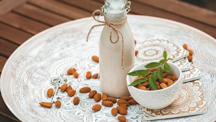 7 Manfaat Susu Almond, Turunkan Berat Badan hingga Sehatkan Jantung