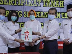 Pemkot Tangsel Terima Sertifikat Tanah Aset dan Wakaf dari BPN