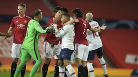 MU Tahan Imbang PSG di Babak Pertama