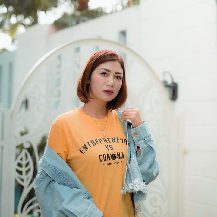 <p>Punya banyak uang, kini Delta Hesti tampil cantik dengan busana yang stylish. (Foto: Instagram @deltahesti)</p>