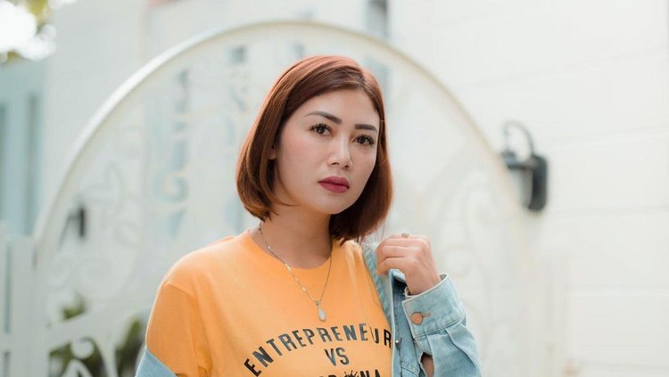 Delta Hesti istri Tom Liwafa