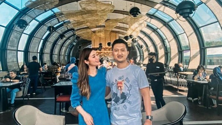 Delta Hesti istri Tom Liwafa