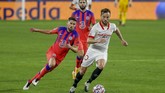 FOTO: Giroud Mengamuk, Chelsea Tekuk Sevilla 4-0 Olivier Giroud mengamuk dan memborong empat gol untuk membawa Chelsea menang 4-0 atas Sevilla pada matchday kelima Liga Champions.
