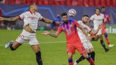 FOTO: Giroud Mengamuk, Chelsea Tekuk Sevilla 4-0 Olivier Giroud mengamuk dan memborong empat gol untuk membawa Chelsea menang 4-0 atas Sevilla pada matchday kelima Liga Champions.