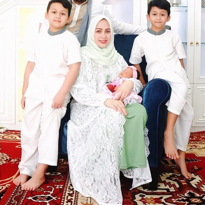 <p>Dari pernikahannya dengan Bedu, Anggie dikaruniai tiga orang anak yang menggemaskan, Bunda. (Foto: Instagram @anggie_bedu)</p>