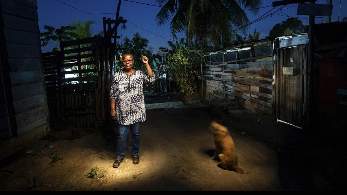 FOTO: Wajah Cemas Warga Brasil Bansos Covid Akan Disetop