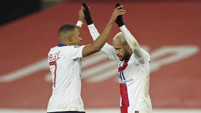 Neymar bereaksi 'gila' saat rekan setimnya di Paris Saint Germain Kylian Mbappe sukse menjebol gawang Barcelona pada leg pertama babak 16 besar Liga Champions.