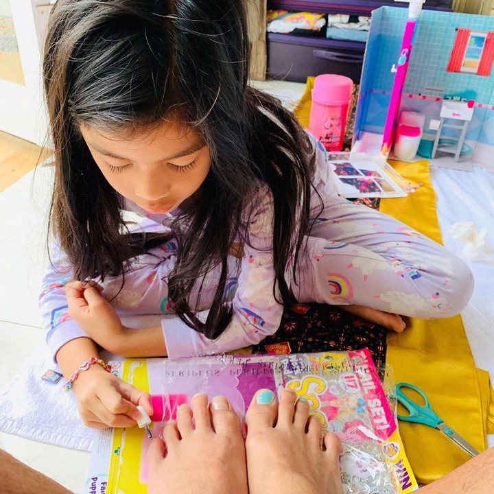<p>Sambil mengisi waktu santai di akhir pekan, Marsha dan Jizzy kerap menghabiskan waktu bersama, Bunda. (Foto: Instagram @marshatimothy)</p>