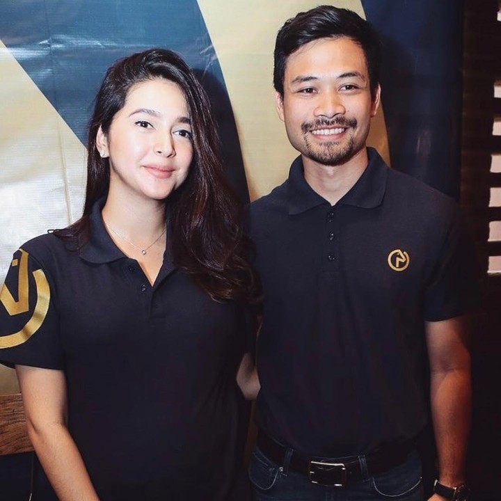 <p>Pada 20 Desember 2015, Nabila Syakieb menikah dengan atlet berkuda Reshwara Argya Radinal. Saat menikah, usia Nabila 30 tahun dan sang suami baru menginjak 22 tahun. Kini, mereka sudah dikaruniai dua anak. (Foto: Instagram @nsyakieb85)</p>