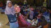 FOTO: Para Pengungsi Bencana Erupsi Gunung Semeru Gunung Semeru yang merupakan gunung api tertinggi di Pulau Jawa saat ini kondisinya fluktuatif dengan status waspada sehingga membuat warga sekitar mengungsi.