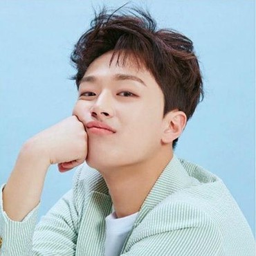 Penyanyi Lee Chan Won Terinfeksi COVID-19