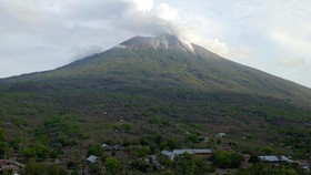 Warga 3 Desa di Lembata Diminta Waspadai Erupsi Gunung Ile Lewotolok