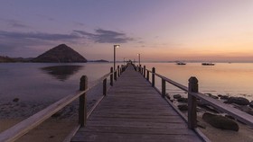 Bulan Madu di Vila Berpemandangan Senja Labuan Bajo