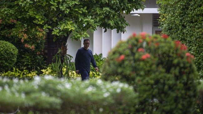 FOTO : Isolasi Mandiri, Hari-hari Anies Bersama Covid-19