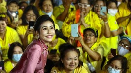 Raja Thailand Angkat Selir Sineenat Jadi Ratu Kedua