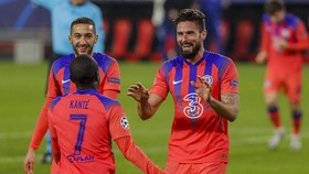 Malam Aneh yang Indah untuk Giroud di Liga Champions