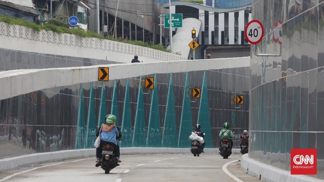 Underpass kerap digunakan warga buat nongkrong atau berteduh dari hujan, tetapi sebenarnya hal ini berbahaya karena tidak sesuai fungsinya.