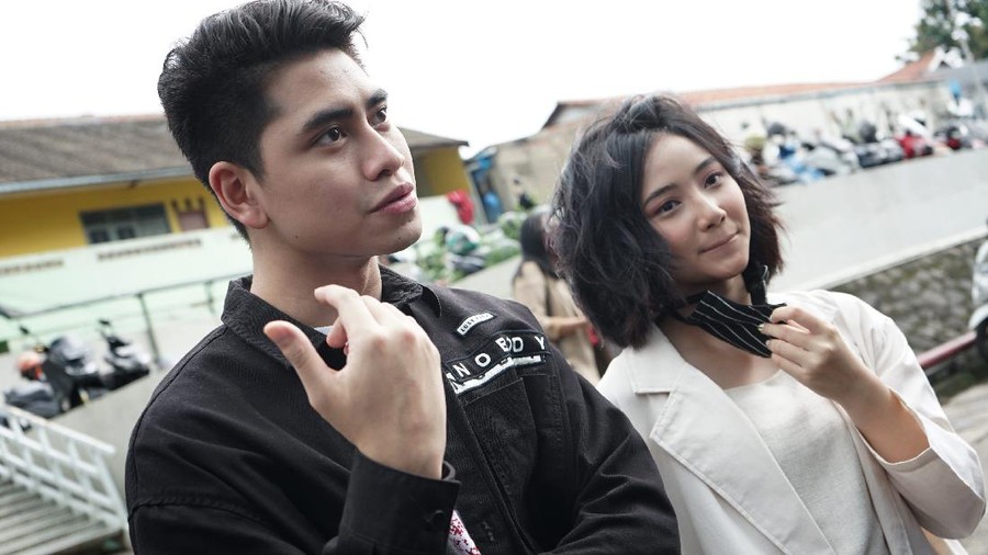 Athalla Naufal sedang pacaran dengan selebgram Ansellma Putri. Sering mesra di media sosial, di Trans TV kok malu-malu nih?