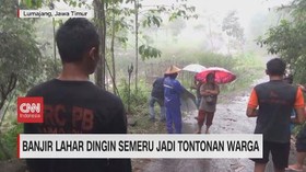 VIDEO: Banjir Lahar Dingin Semeru jadi Tontonan Warga