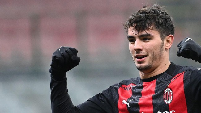 AC Milan mengalahkan Celtic dengan skor 4-2 di matchday kelima Grup H Liga Europa pada Kamis (3/12) dan dipastikan lolos ke babak 32 besar.