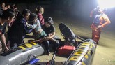 FOTO: Medan dan Deli Serdang Sumut Dikepung Banjir Hujan deras yang mengguyur wilayah Medan dan Deli Serdang, Sumatera Utara sejak Kamis (3/12) malam mengakibatkan banjir yang merendam permukiman warga.