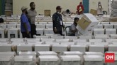 FOTO: Kebut Persiapan Distribusi Logistik Pilwalkot Tangsel Pelaksanaan pemungutan suara akan dilaksanakan dalam hitungan hari, sehingga pelaksanaan penyiapan logistik dan distribusinya menuju TPS pun dikebut.