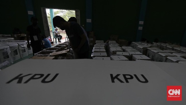 Demokrat mendukung langkah Gatot Nurmantyo dkk yang menggugat presidential threshold ke MK, sementara PPP menilai ambang batas itu insentif bagi parpol.