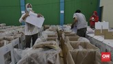 FOTO: Kebut Persiapan Distribusi Logistik Pilwalkot Tangsel Pelaksanaan pemungutan suara akan dilaksanakan dalam hitungan hari, sehingga pelaksanaan penyiapan logistik dan distribusinya menuju TPS pun dikebut.