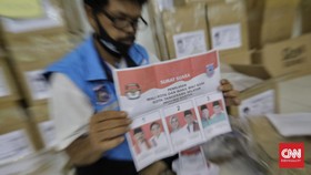 FOTO: Kebut Persiapan Distribusi Logistik Pilwalkot Tangsel