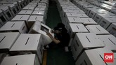 FOTO: Kebut Persiapan Distribusi Logistik Pilwalkot Tangsel Pelaksanaan pemungutan suara akan dilaksanakan dalam hitungan hari, sehingga pelaksanaan penyiapan logistik dan distribusinya menuju TPS pun dikebut.