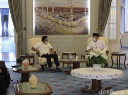 Bahas Vaksin COVID-19, Moeldoko Temui Ridwan Kamil di Bandung